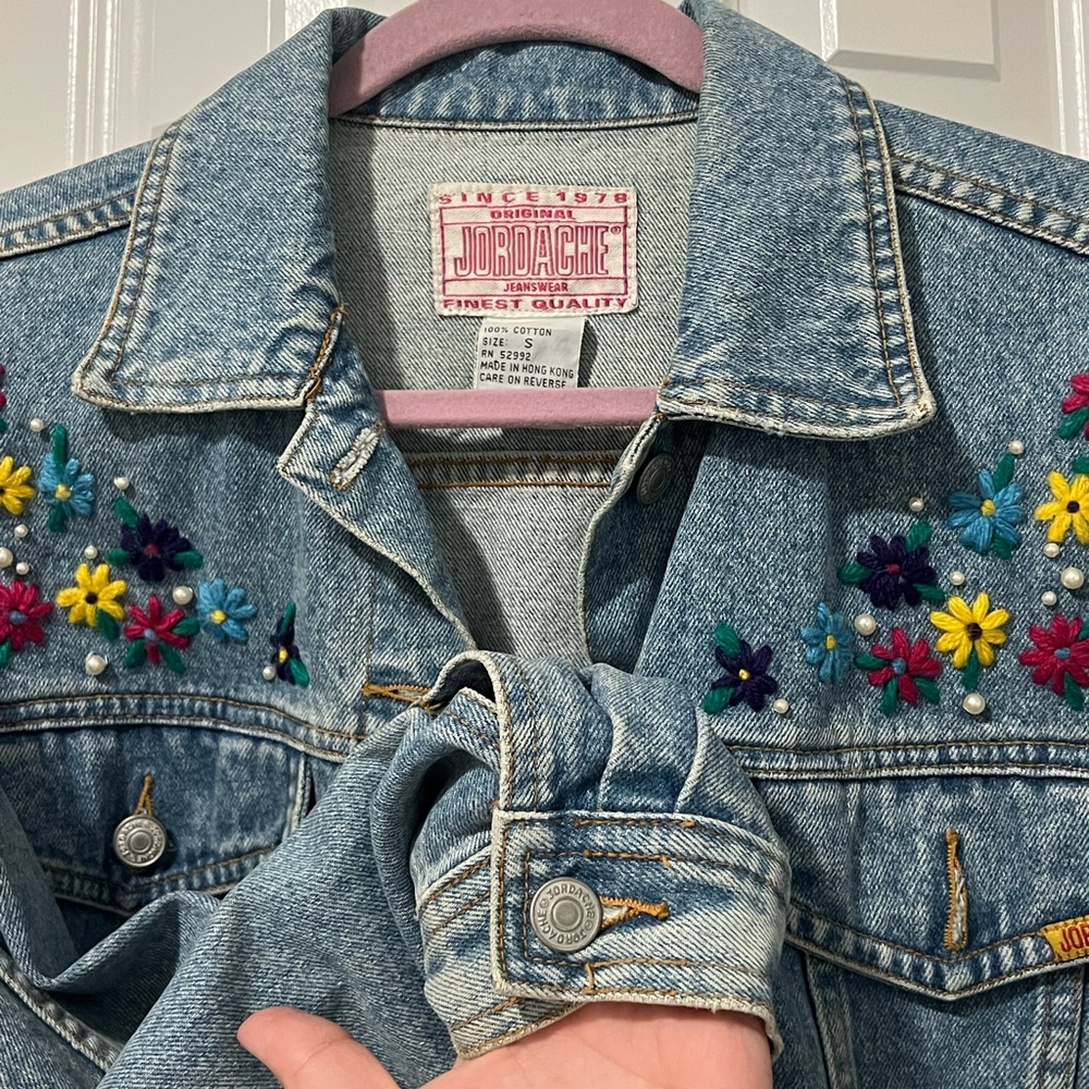 VTG 90’s Floral Embroidered Jordache Jean Jacket (Size S) - Picture 4 of 5